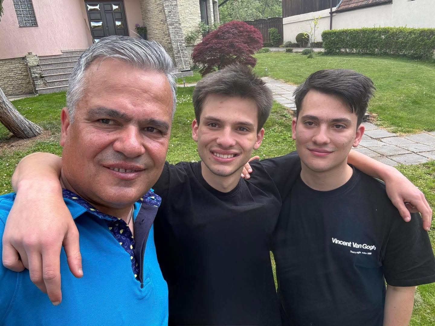 La ce facultate studiază fiul cel mare al lui Adrian Veștea: „Sunt mândru de tatăl meu”. Mezinul familiei se pregătește de Bacalaureat