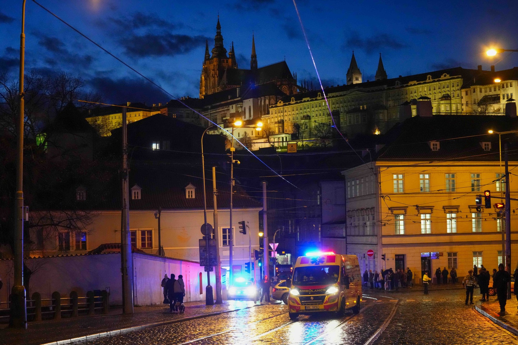 Atac armat la o universitate din Praga, cel mai grav din istoria țării: cel puțin 14 persoane au fost ucise. Atacatorul - un student ceh în vârstă de 24 de ani – VIDEO