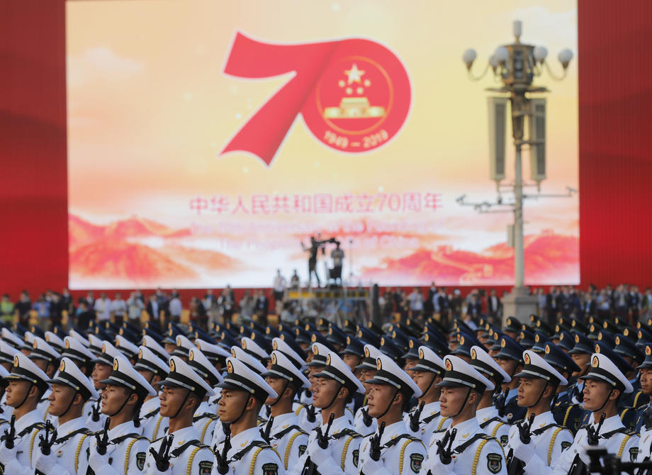 Defilare grandioasă la Beijing. China sărbătorește 70 de ani de comunism, în timp ce la Hong Kong se cere mai multă democrație