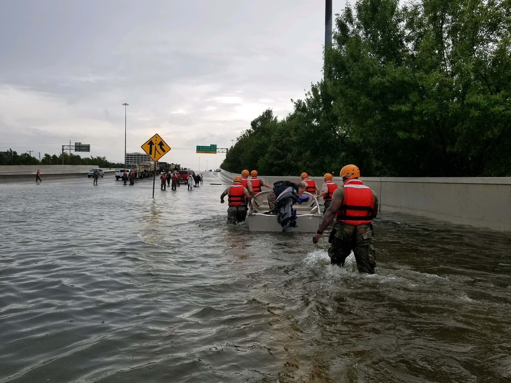 FOTO | Uraganul Harvey crește din nou în intensitate și ar putea lovi a doua oară Houston. Nouă persoane și-au pierdut viața