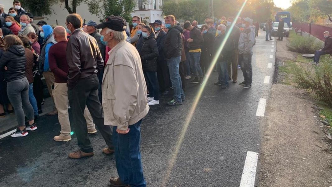 Două alegeri organizate în pandemie, mobilizare complet diferită. Cozi în septembrie, secții goale în decembrie