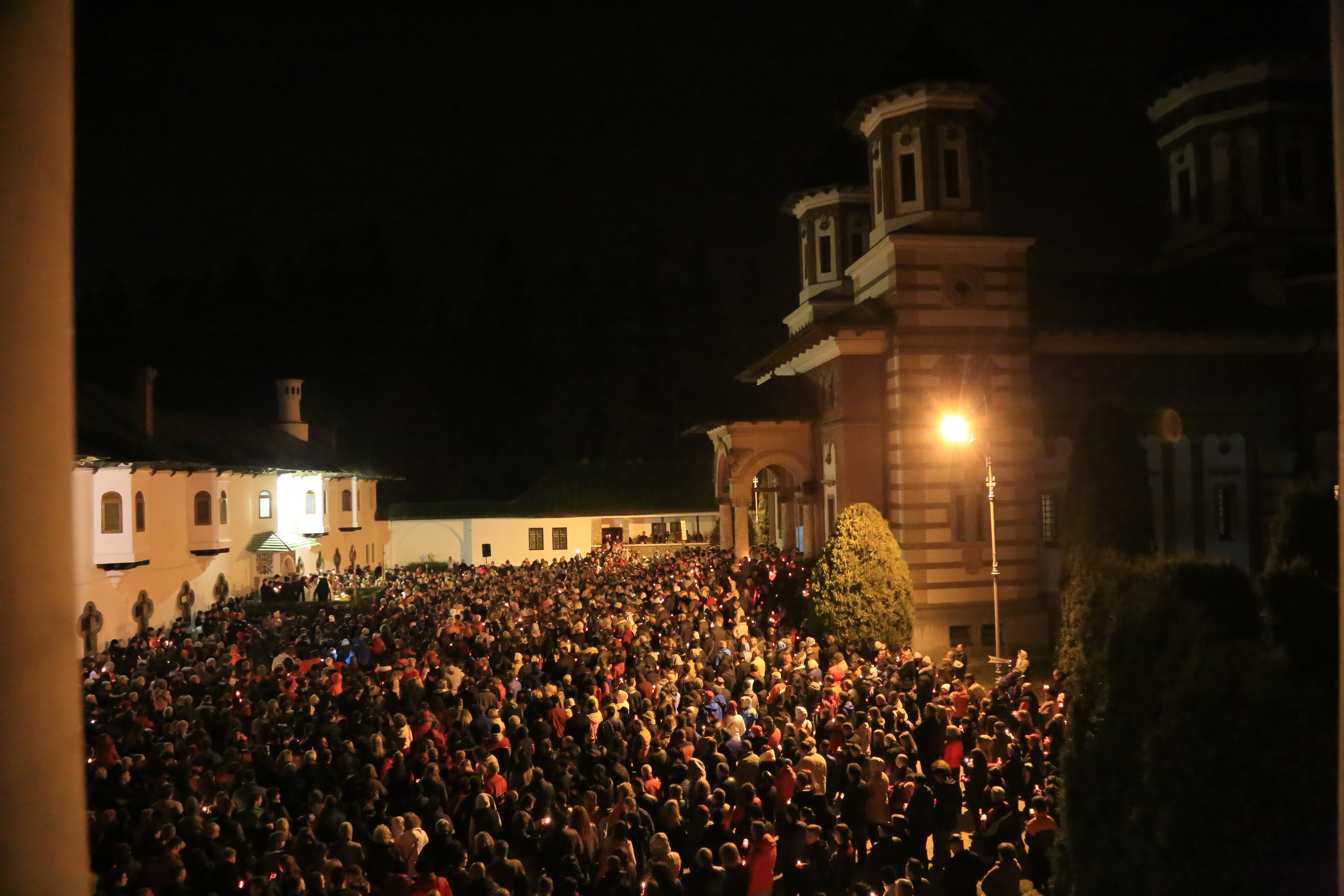 PAȘTE 2016: HRISTOS A ÎNVIAT! Așa petrec românii de Paște, pe 1 MAI! FOTO&VIDEO