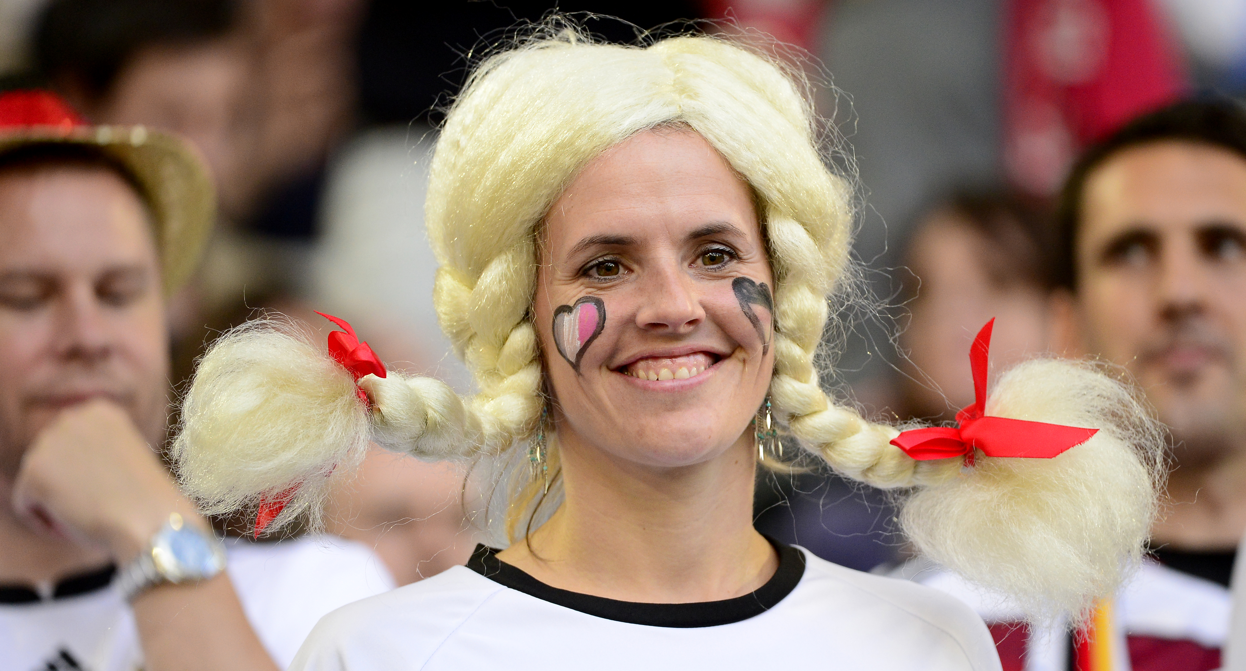 Euro 2016, sferturi. Spectacol în tribune la supermeciul Germania - Italia. Soțiile jucătorilor s-au amestecat printre fani / GALERIE FOTO