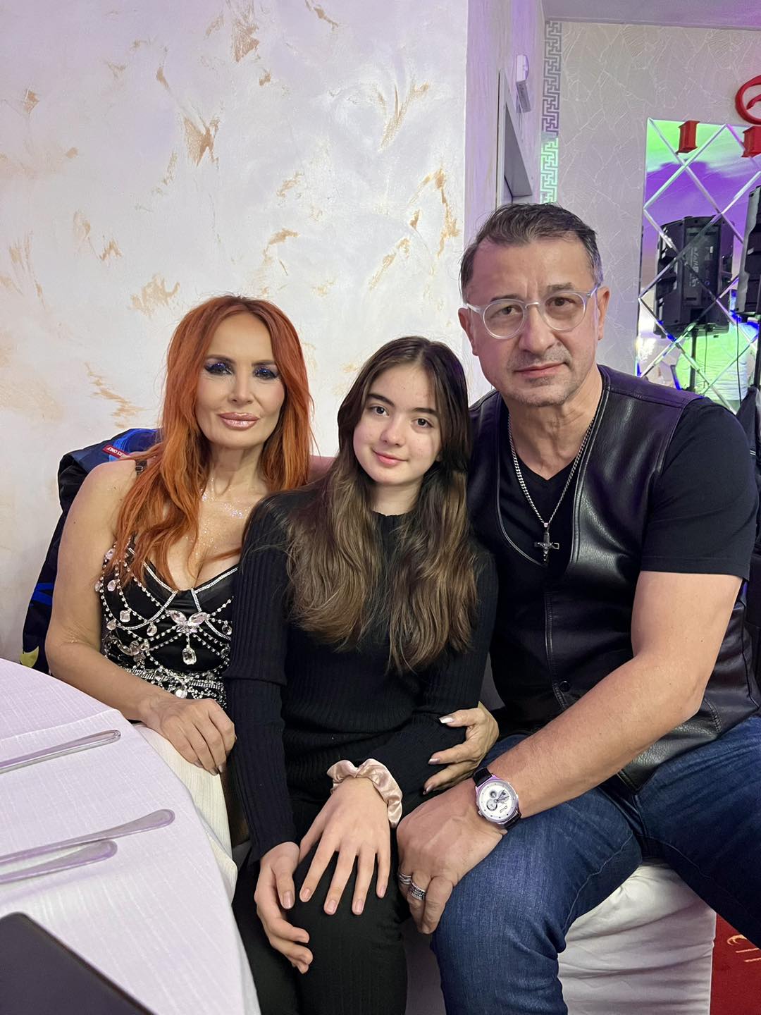 Ce intervenții estetice are Daniela Gyorfi. Artista nu se sfiește să recunoască. „De mine se spune că sunt cea mai operată”