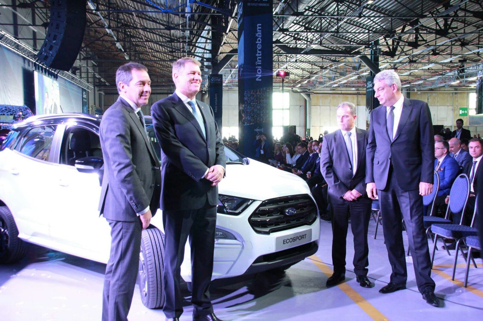 Klaus Iohannis a testat noul Ford EcoSport, cu Simone Tempestini, campionul României la raliu. Președintele, la un pas de a lovi o bordură | FOTO ȘI VIDEO