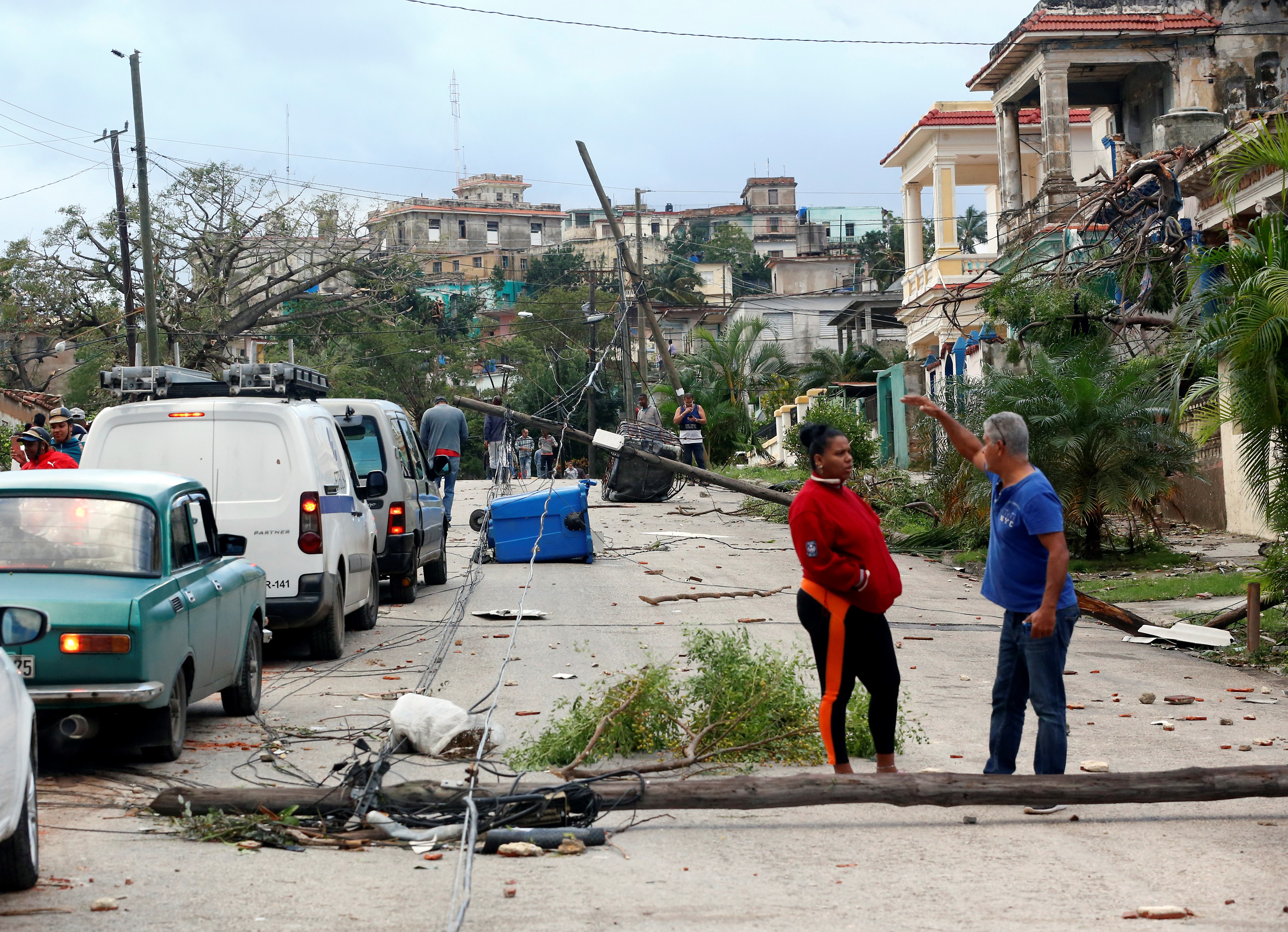 FOTO / Imaginile dezastrului provocat de tornada din Havana, în Cuba. Mașinile au fost spulberate de vânt