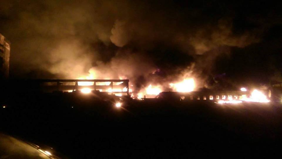 FOTO&VIDEO | Explozie la o fabrică de vopseluri din Orăştie. 370 de persoane au fost evacuate. Unul din răniți are arsuri pe 80% din suprafața corpului