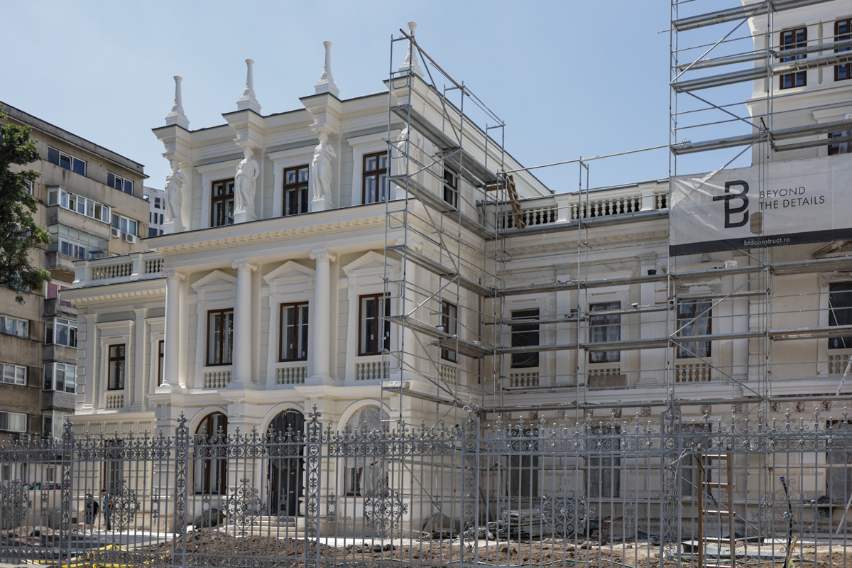 Renovarea Palatului Știrbei se apropie de final. „Bijuteria” de pe Calea Victoriei a revenit la gloria de odinioară
