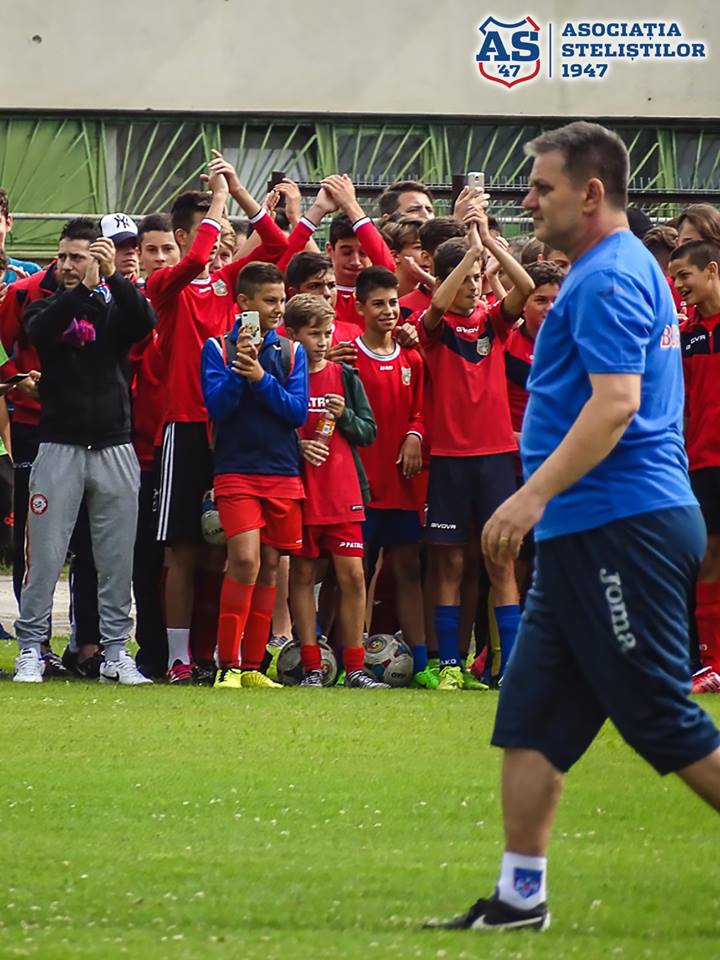 CSA Steaua are primul antrenament cu public în Ghencea, de la ora 9.30. Fanii din Peluza Sud fac spectacol | VIDEO&GALERIE FOTO