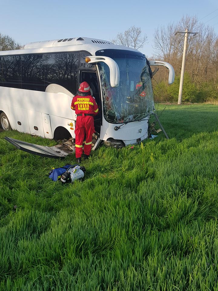 UPDATE/ Accident grav în Teleorman, pe DN6. O persoană a murit, alte 9 au ajuns la spital (FOTO)