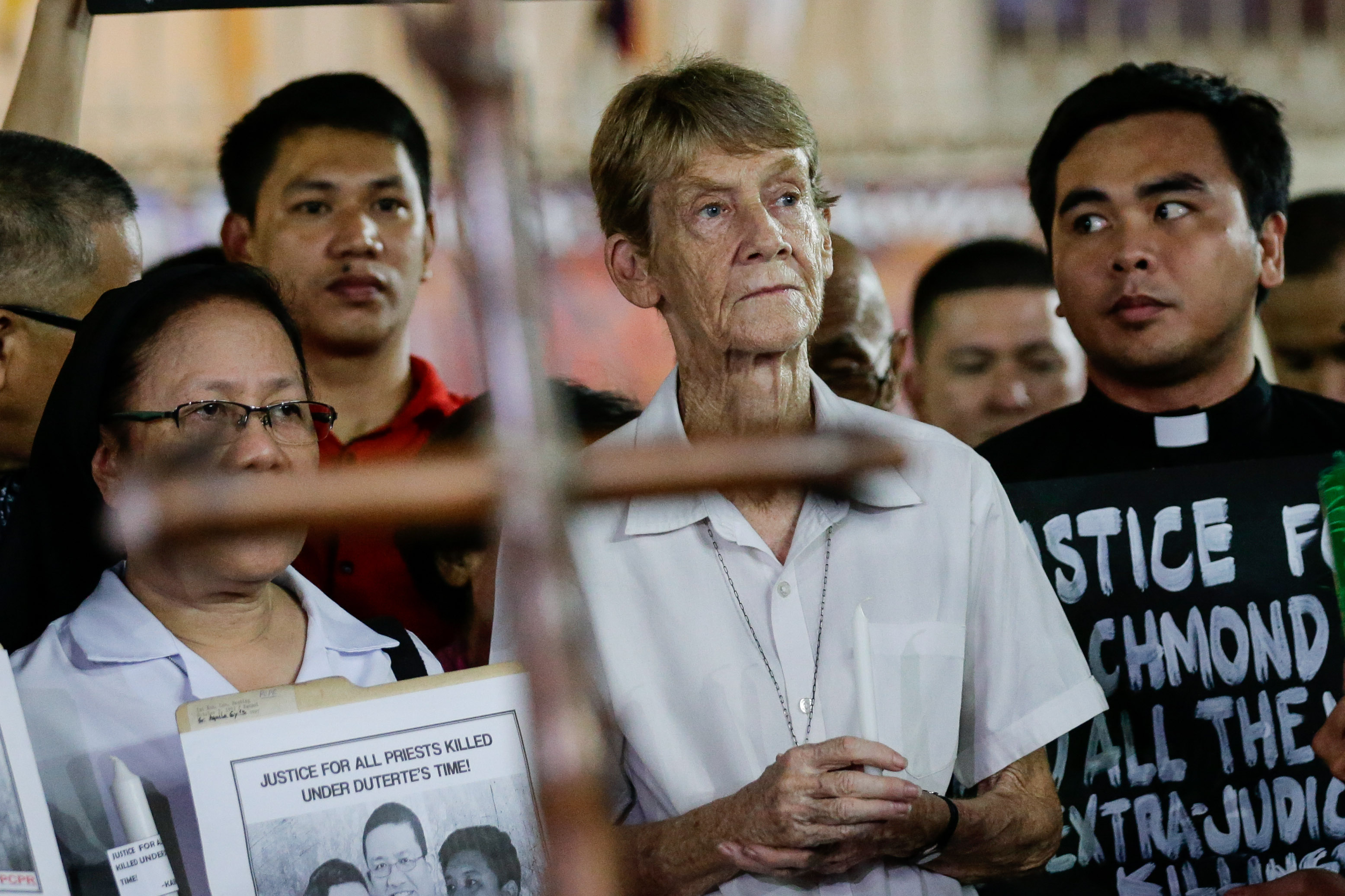 FOTO | Ce a pățit o călugăriță după ce l-a înfuriat pe președintele filipinez Rodrigo Duterte