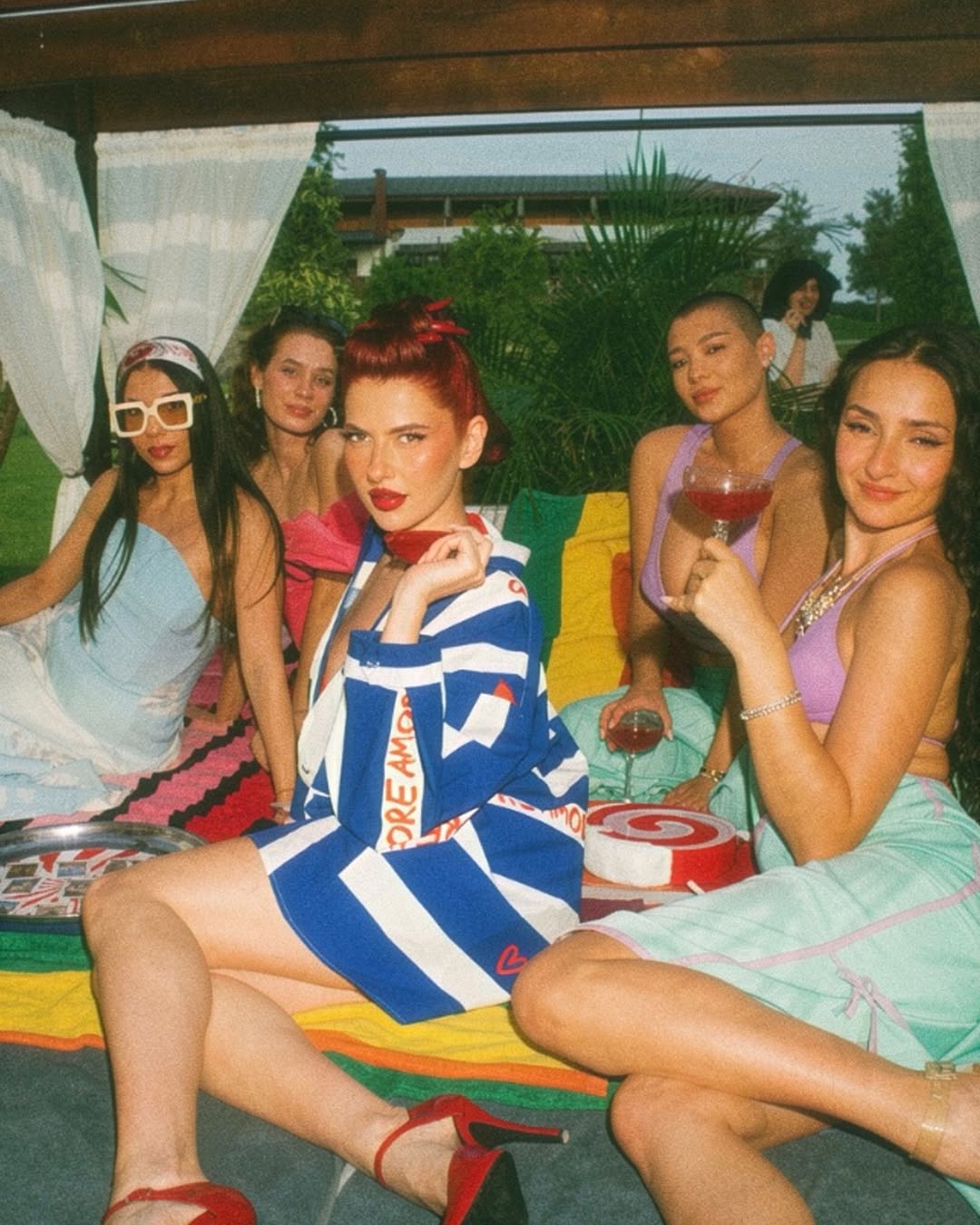 Imagini cu Lidia Buble la piscină: „Vibe jucăuș”. Anunțul făcut de artistă: „Numa’ bună de iubit”