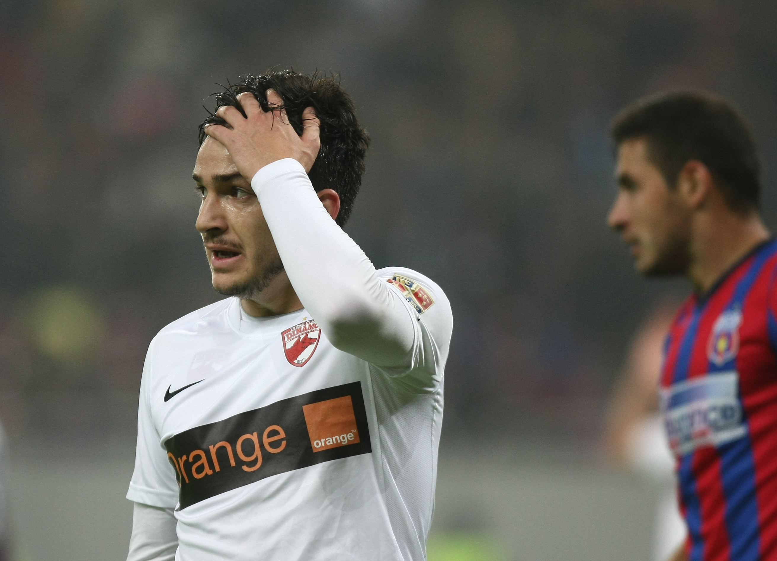 GALERIE FOTO&VIDEO/ DERBY-UL ROMÂNIEI, STEAUA - DINAMO 3-0. ^ Echipa din Ghencea i-a speriat pe ”câini” de Halloween! Szukala, Papp și Keșeru au înscris pentru roș-albaștri. Arlauskis și Bărboianu, loviți de petardele aruncate de suporteri. Băiatul lui Florentin Petre a debutat la Dinamo