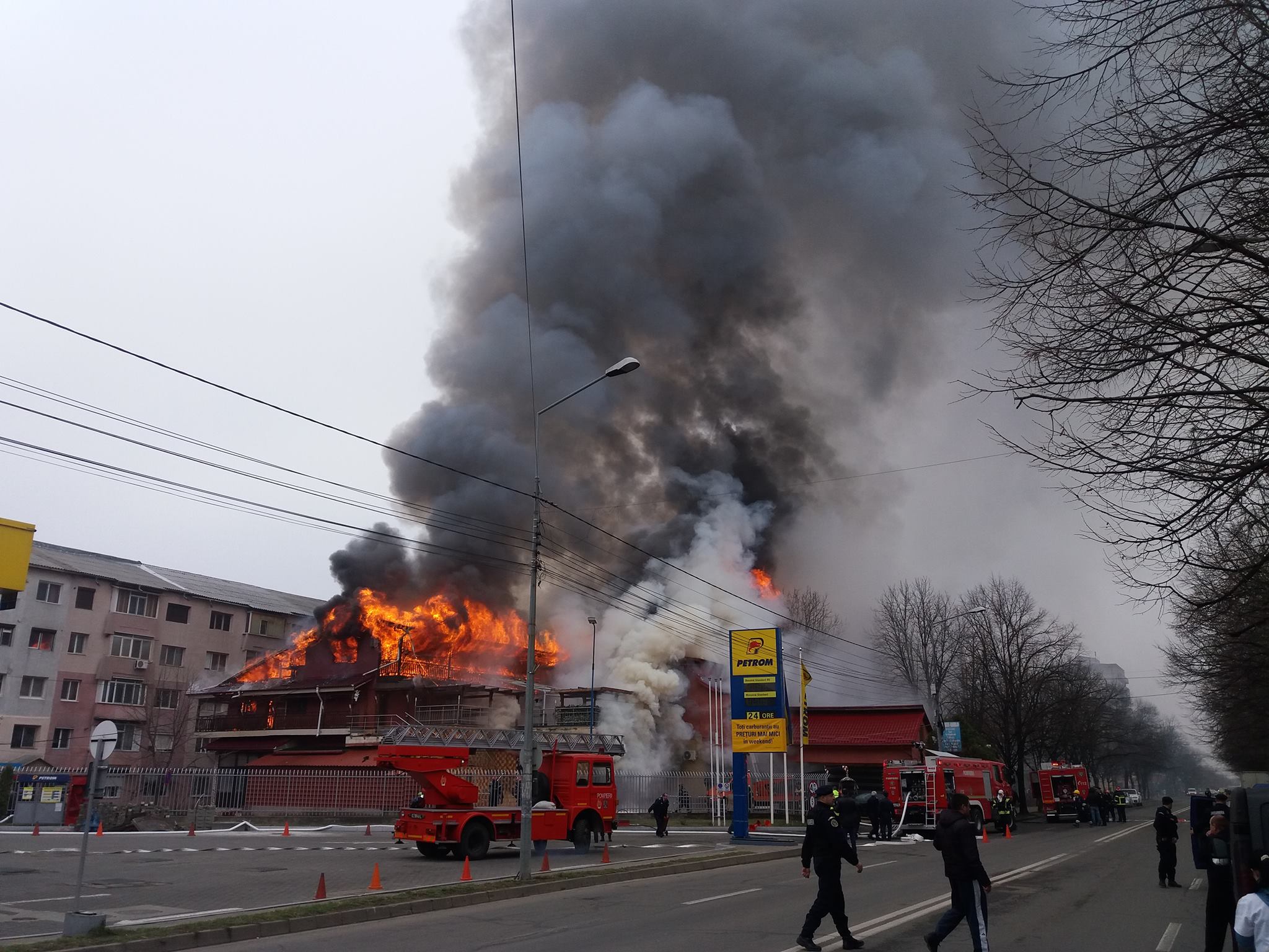 UPDATE / Pensiunea din Focșani care a ars ieri nu avea autorizație ISU