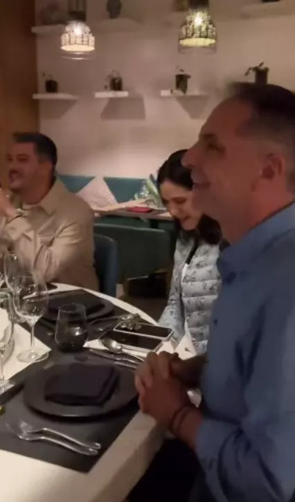 Imagine de colecție cu Dan Negru și soția lui, alături de familia Măruță, în Mauritius. „Prima fotografie cu Andra am făcut-o acum vreo 25 de ani”