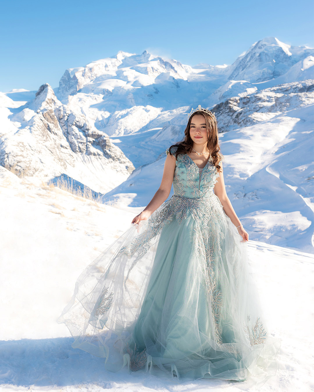 Raluca Antuca, fotografa specializată în stilul „fairytale”: „Estetica fantastică mă provoacă, îți permite să gândești în afara limitelor realității” | Interviu