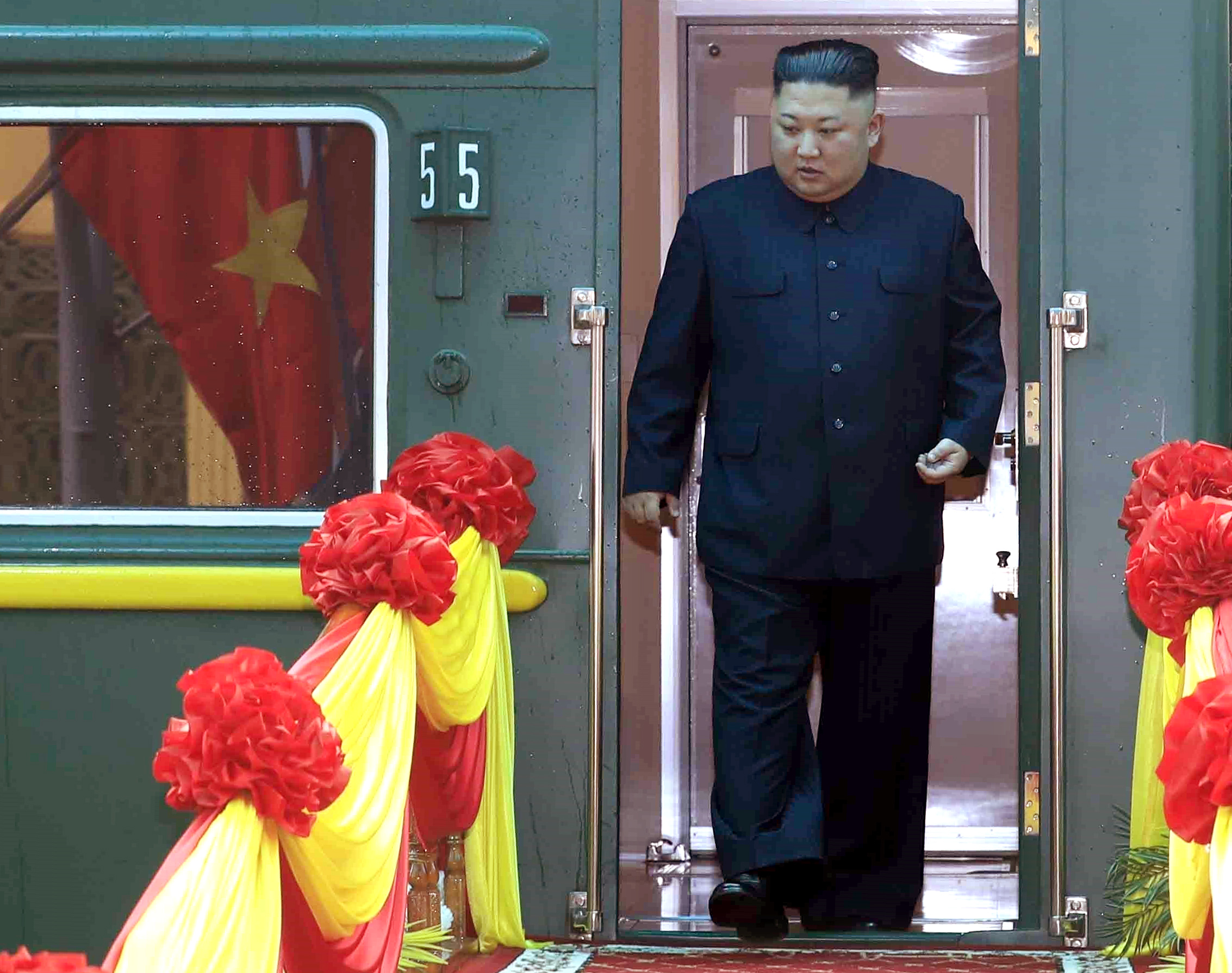 FOTO | Kim Jong-Un a ajuns în Vietnam, pentru summitul dintre Statele Unite şi Coreea de Nord. Liderul nord-coreean, întâmpinat cu covor roșu