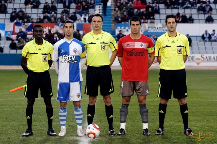 Robert Nuțu arbitrează meciuri în Anglia, în cea mai veche competiție din lume! Avem ”cavaleri” în Spania, Olanda, Franța și SUA | FOTO