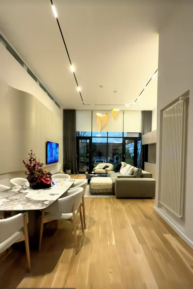 Imagini din casa cu două etaje a lui Virgil Ianțu. Cum arată vila care pare desprinsă din reviste