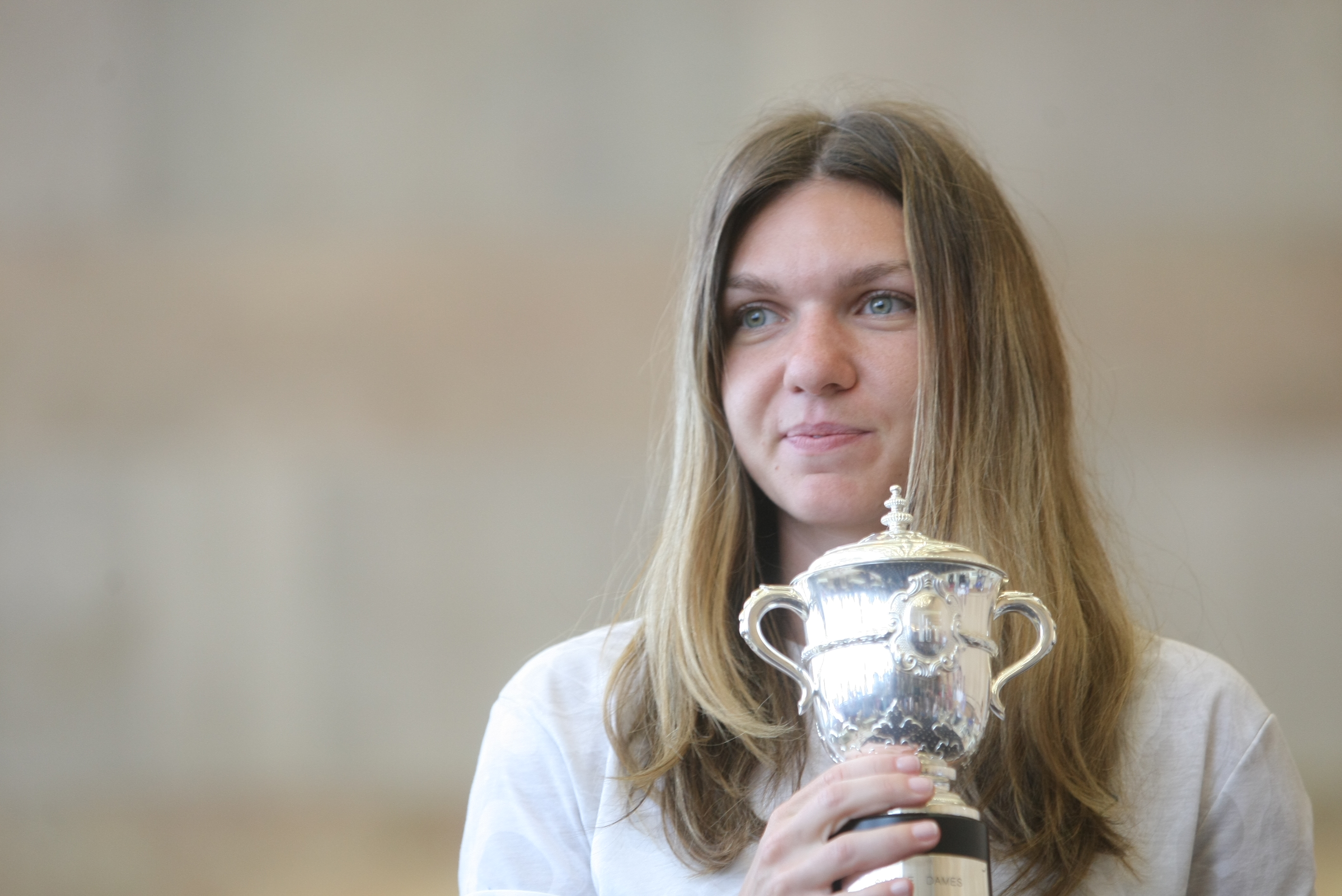 Imagini de la sosirea Simonei Halep în România. Liderul WTA, emoționat de primirea făcută / GALERIE FOTO