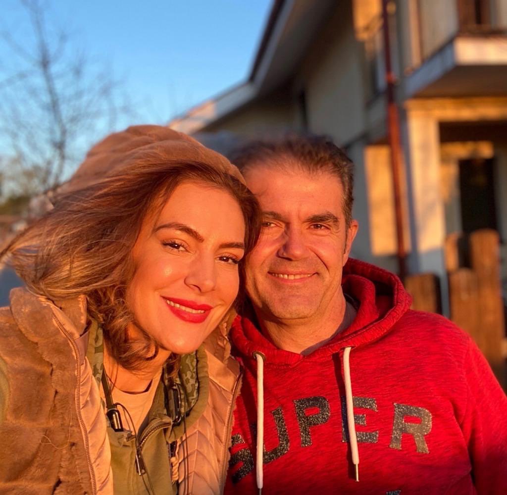 Fiica Roxanei Ciuhulescu a susținut astăzi examenul la Matematică la Evaluarea Națională: „A făcut meditații intense”