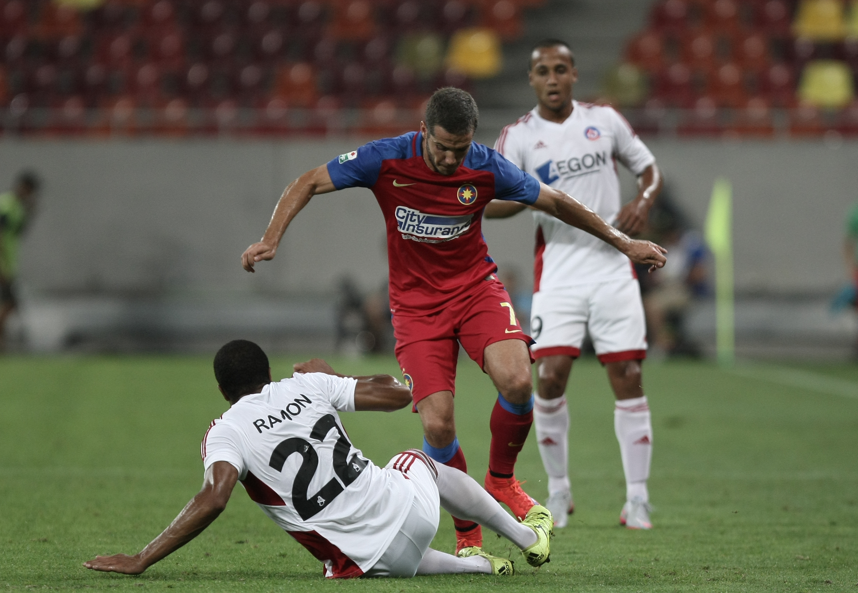 Liga Campionilor, turul II preliminar: Steaua - Trencin 2-3!!!! TrenCHIN!!!! Calificare jenantă a campioanei României! Mai întâi, Jairo l-a făcut franjuri la Papp, apoi Muniru și Tade au echilibrat situația pe tabelă. Pe final, Wesley i-a apropiat pe slovaci la un gol de calificare, iar Bero a avut șansa unui 4-2 halucinant! Rădoi continuă seria execuțiilor! După Tamaș, Țucudean și Luchin, l-a dat afară și pe Iancu / LIVE BLOG&GALERIE FOTO
