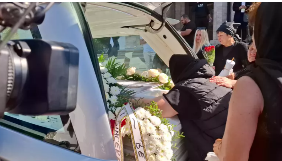 Imagini de la înmormântarea Mădălinei Apostol