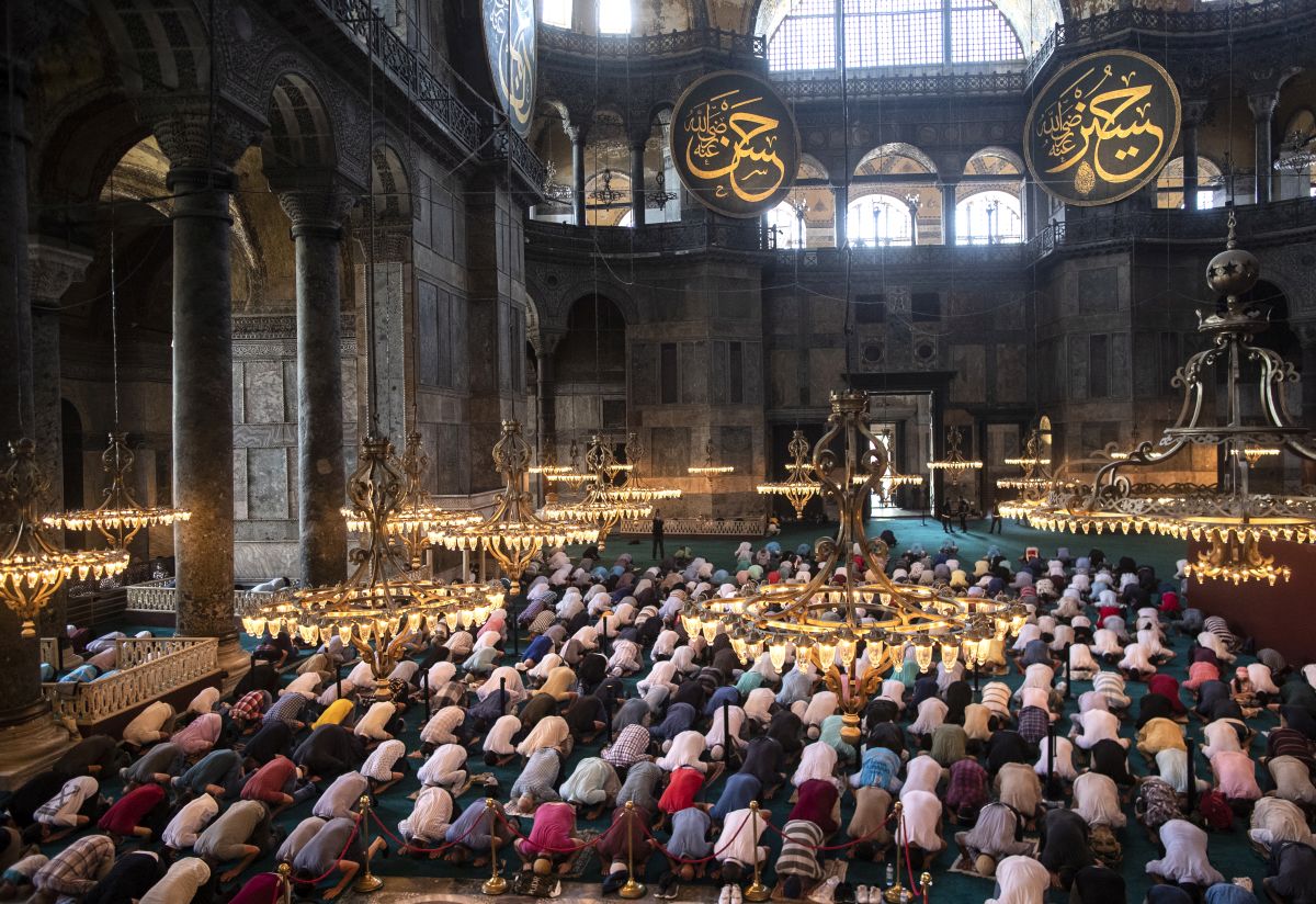 Săptămâna în imagini | Proteste fără precedent în Belarus, manifestații în SUA și rugăciuni musulmane în Hagia Sophia