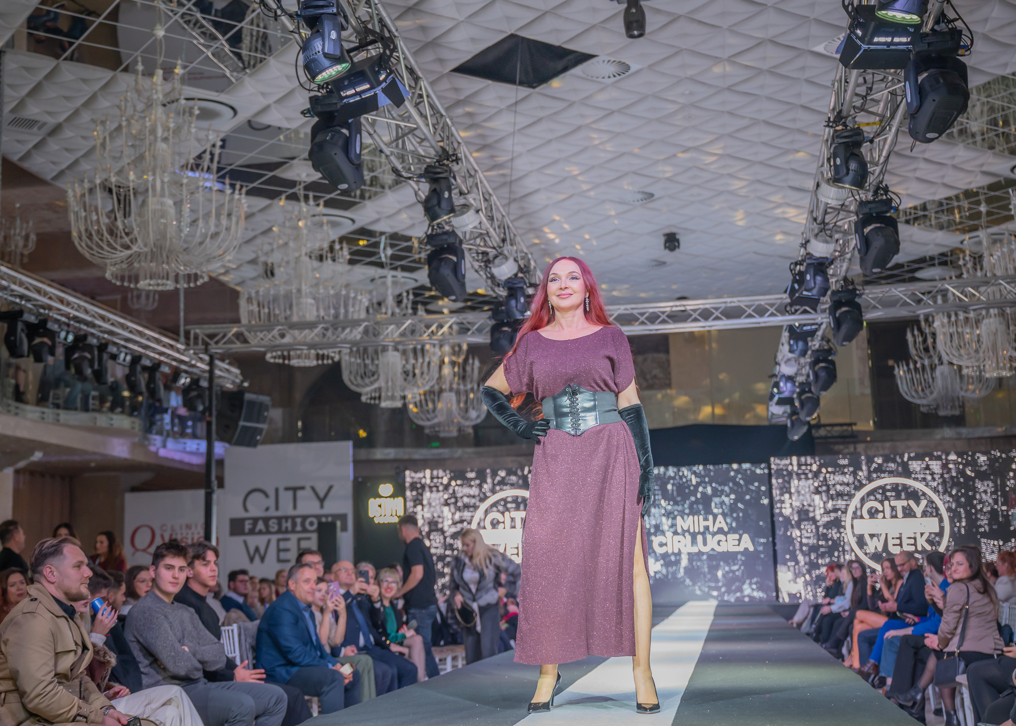 Cum a apărut soția lui Emil Boc pe podiumul de modă. Oana Boc, fotomodel pentru o zi: „Este fascinant tot ceea ce ține de creativitatea umană”