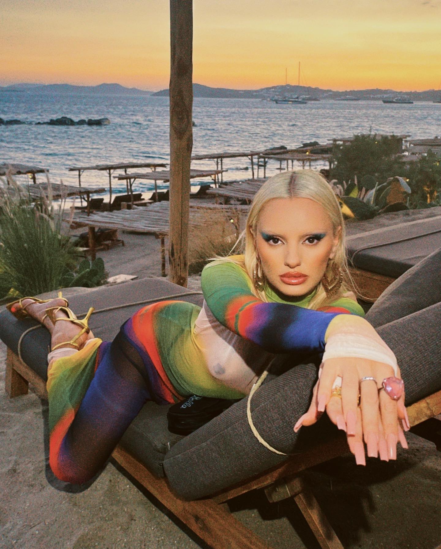 Alexandra Stan, din nou pe mâna medicului estetician. La ce procedură a apelat artista. „În sfârșit am ajuns pe patul meu preferat”
