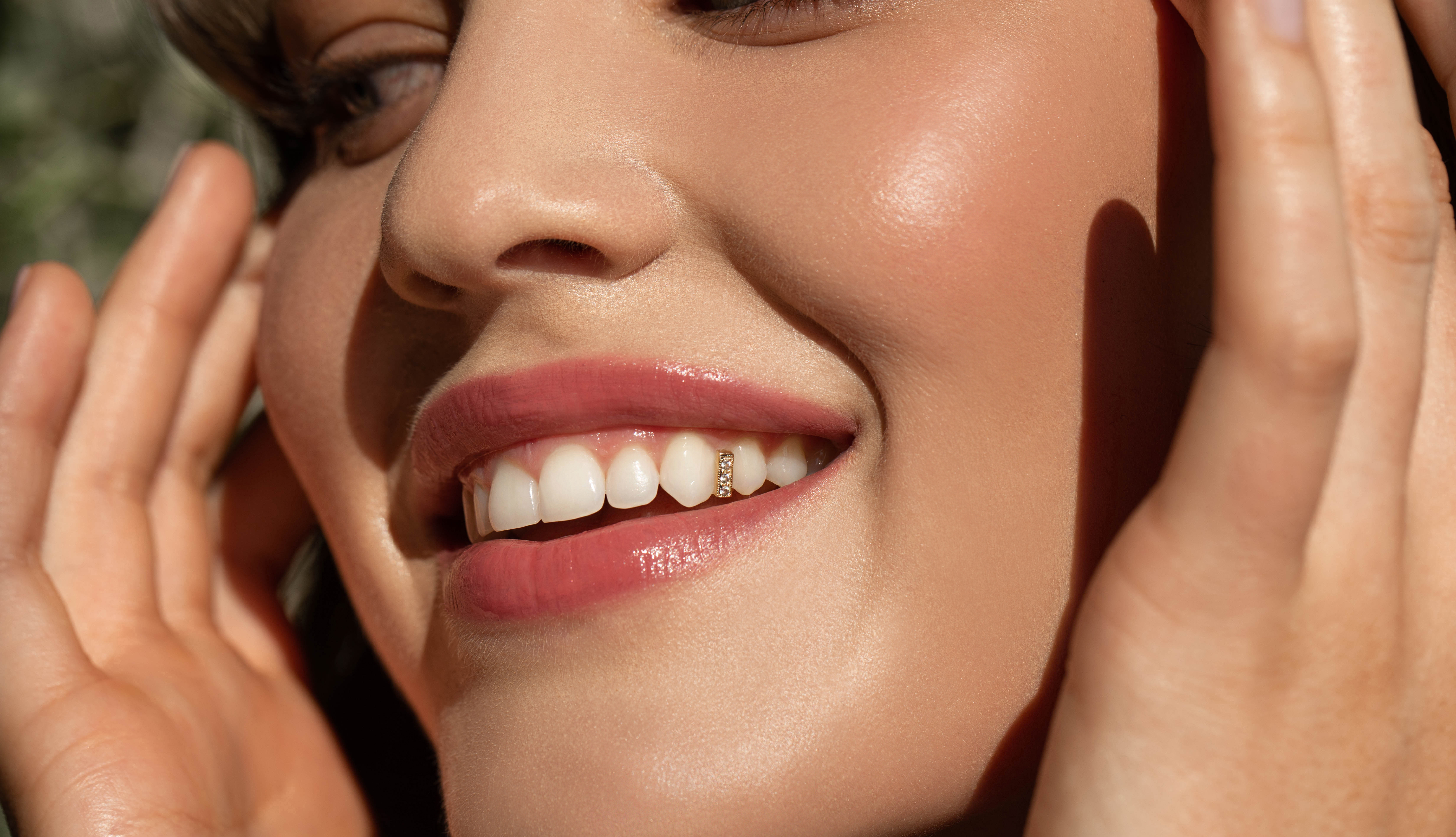 A Minnae professzionális fogékszereivel biztonságosan emelheted ki a gyönyörű mosolyod
