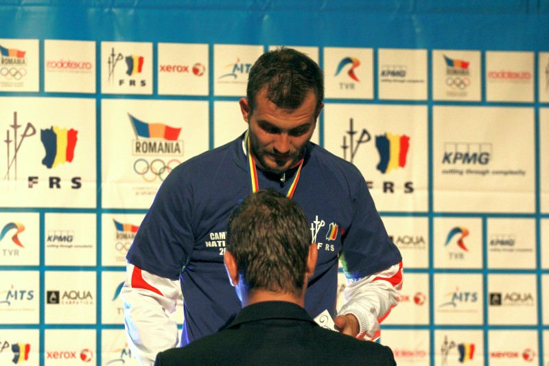 Simona Pop și Tibi Dolniceanu sunt campionii României la spadă, respectiv la sabie / FOTO