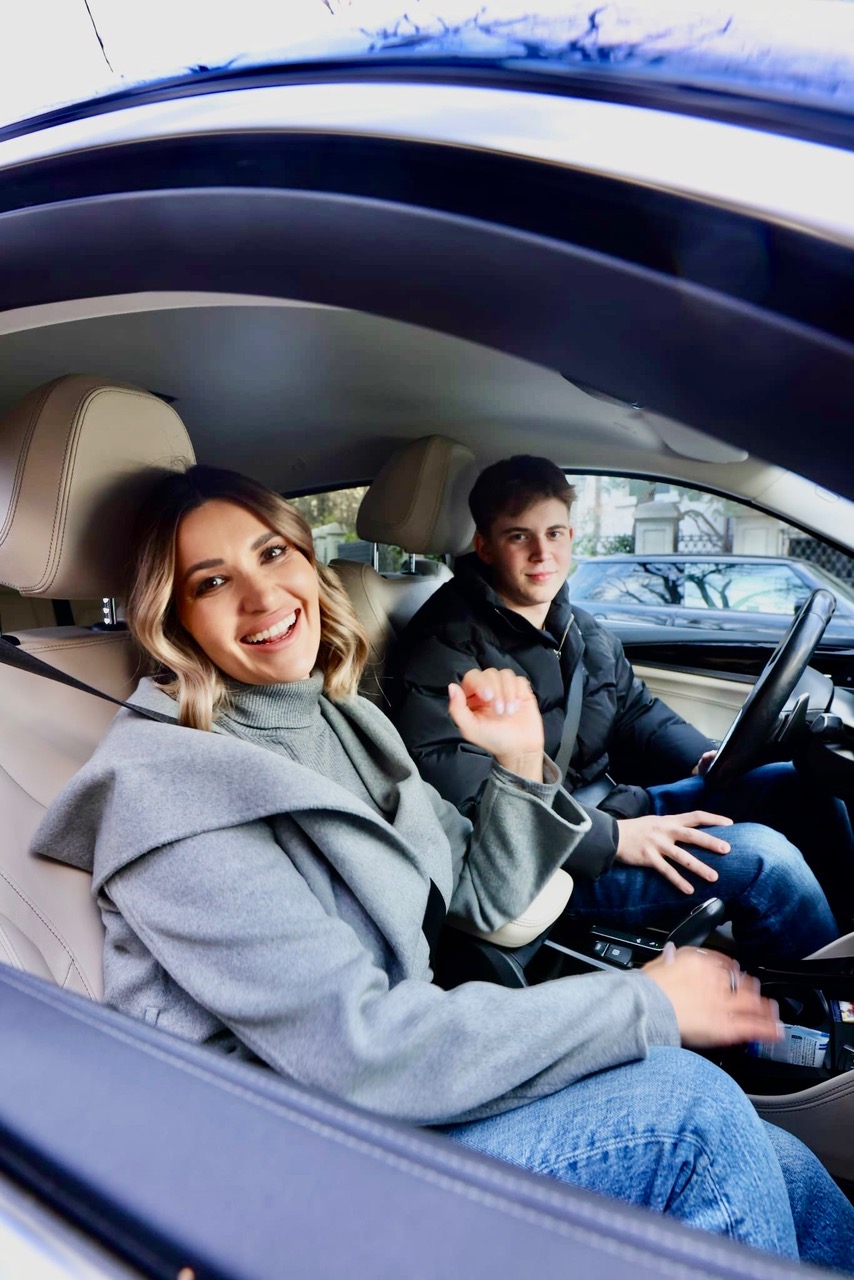 Fiul Elei Crăciun se pregătește să plece din casa părinților. Alex a împlinit 18 ani. „Mă sperie enorm. E un sentiment ciudat”