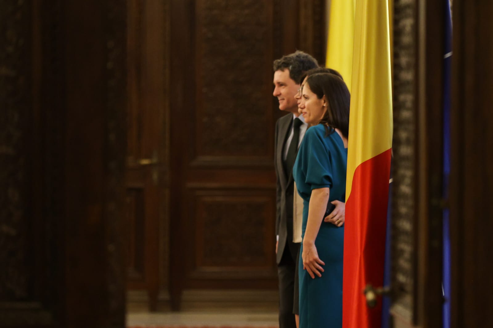 Oamenii din sală care nu s-au văzut la televizor la dezbaterea electorală de la TVR, invitați de marcă ai televiziunii naționale