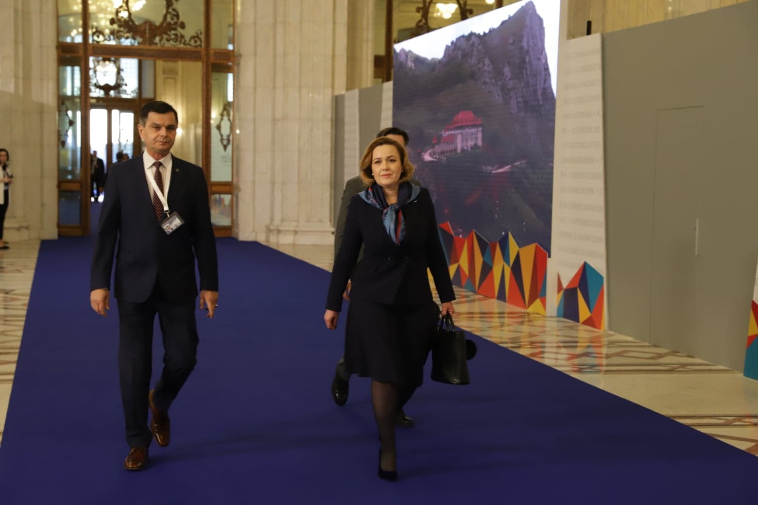GALERIE FOTO/ Sindicaliștii din poliție și penitenciare protestează în stradă chiar în toiul reuniunii miniștrilor europeni de la București. Care sunt revendicările