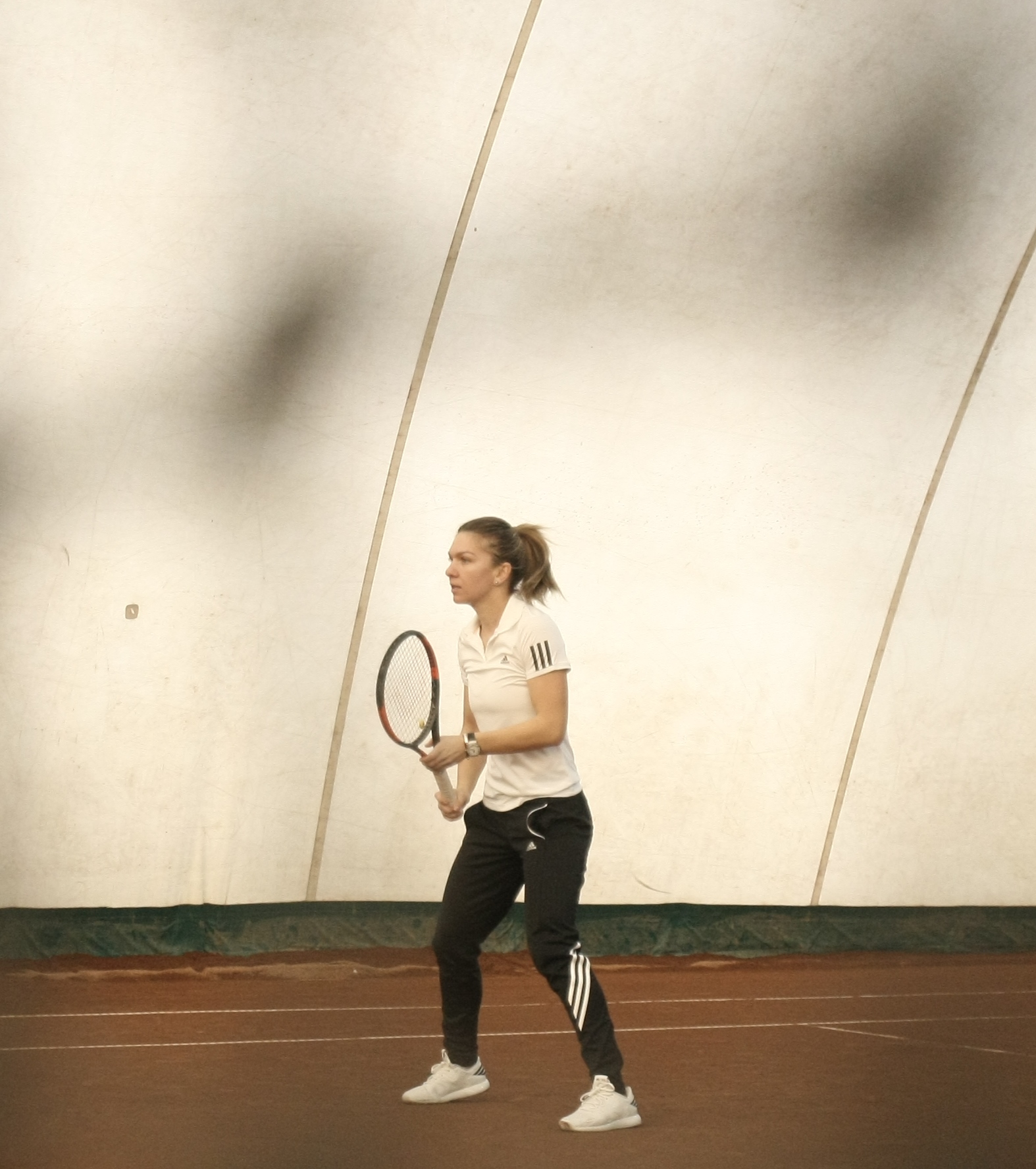 Simona Halep și-a luat energie de la copii! Un fost fotbalist stelist și-a adus fata, ca să ia autograf de la campioană / GALERIE FOTO
