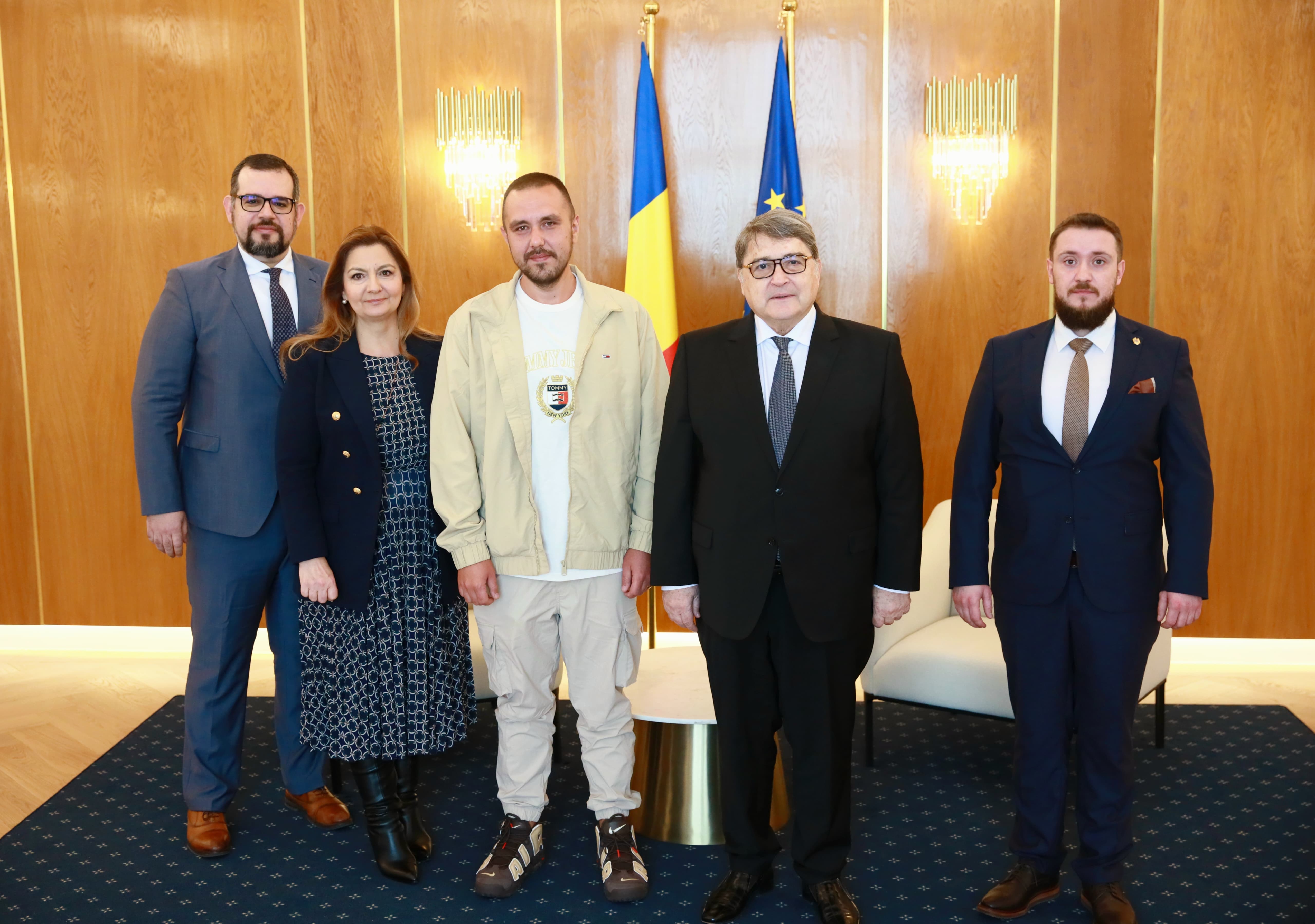 Marinarul român răpit de rebelii Houthi și eliberat, la telefon cu Marcel Ciolacu: „Ia zi, Cipriane, cum ai rezistat?”