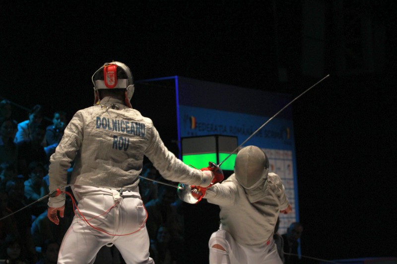 Simona Pop și Tibi Dolniceanu sunt campionii României la spadă, respectiv la sabie / FOTO