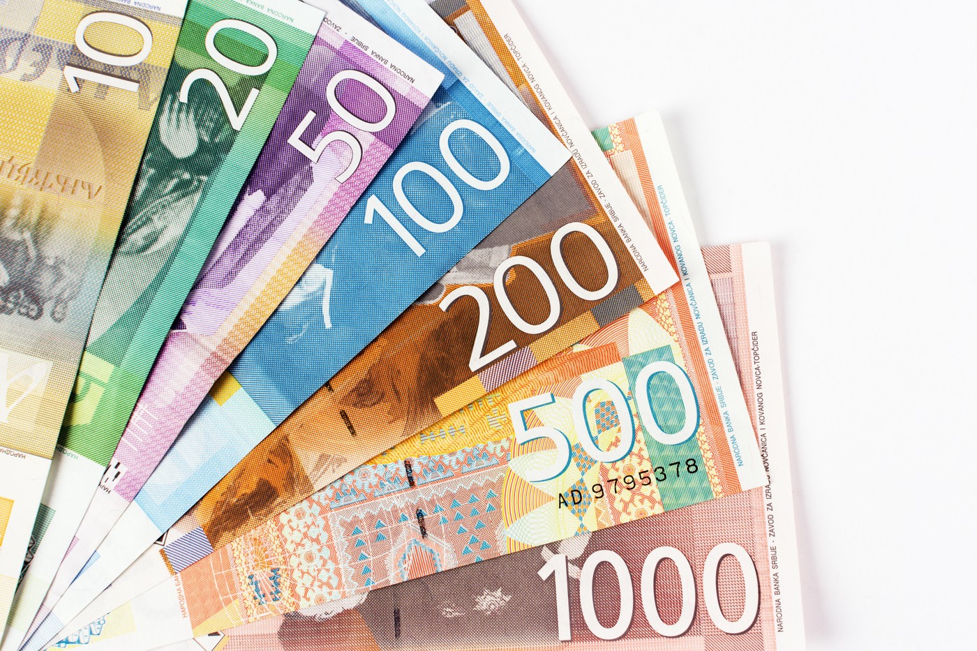 NBS: Evro 117,50 dinara, dolar 103,82