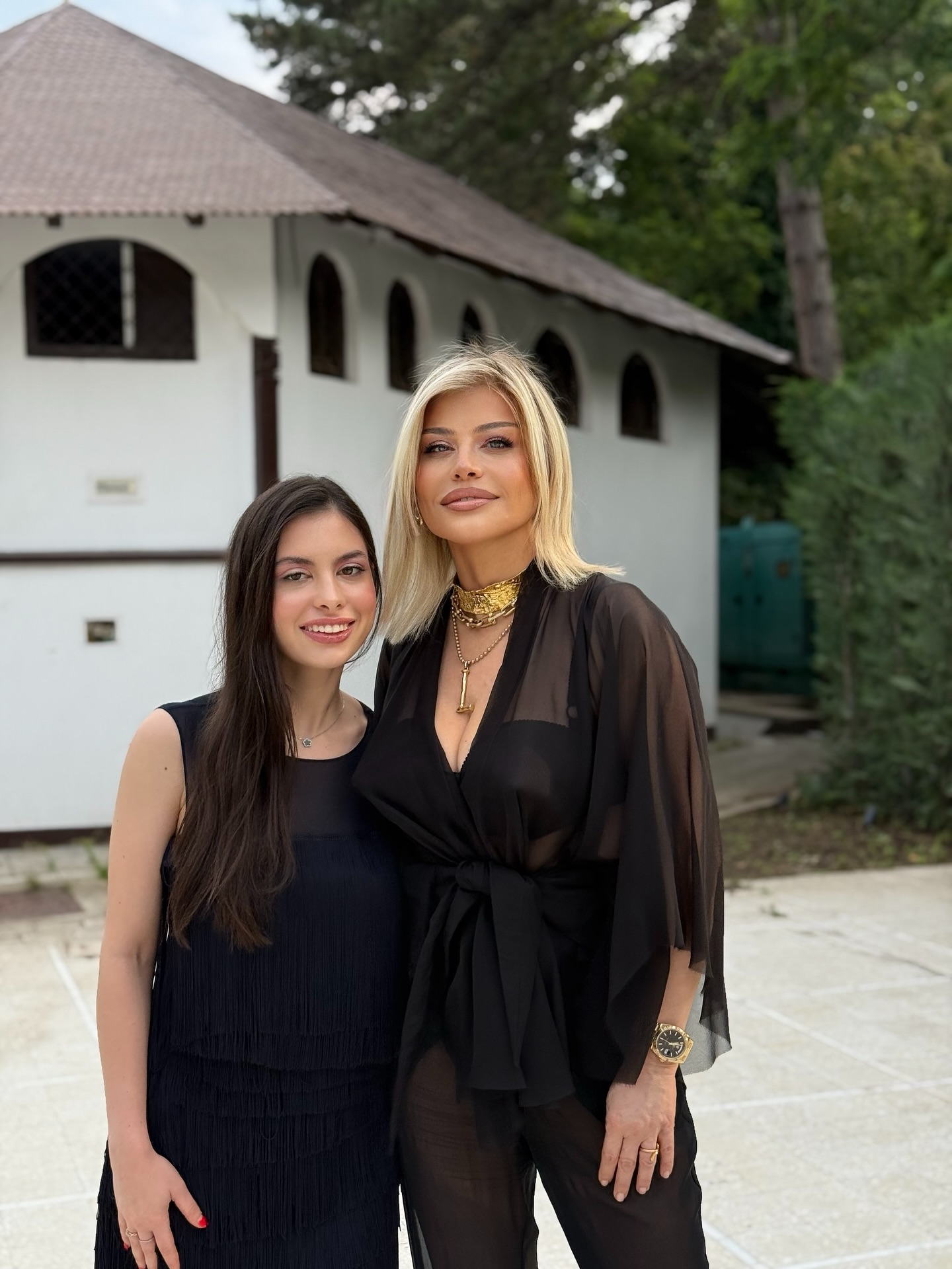 Ținuta transparentă purtată de Loredana Groza la ziua ei de naștere. Fanii au reacționat: „Arăți mai bine ca la 18 ani”