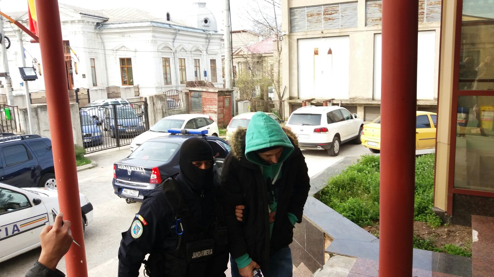 BOMBĂ! Cheloo de la Paraziţii, adus la audieri pentru trafic de droguri!