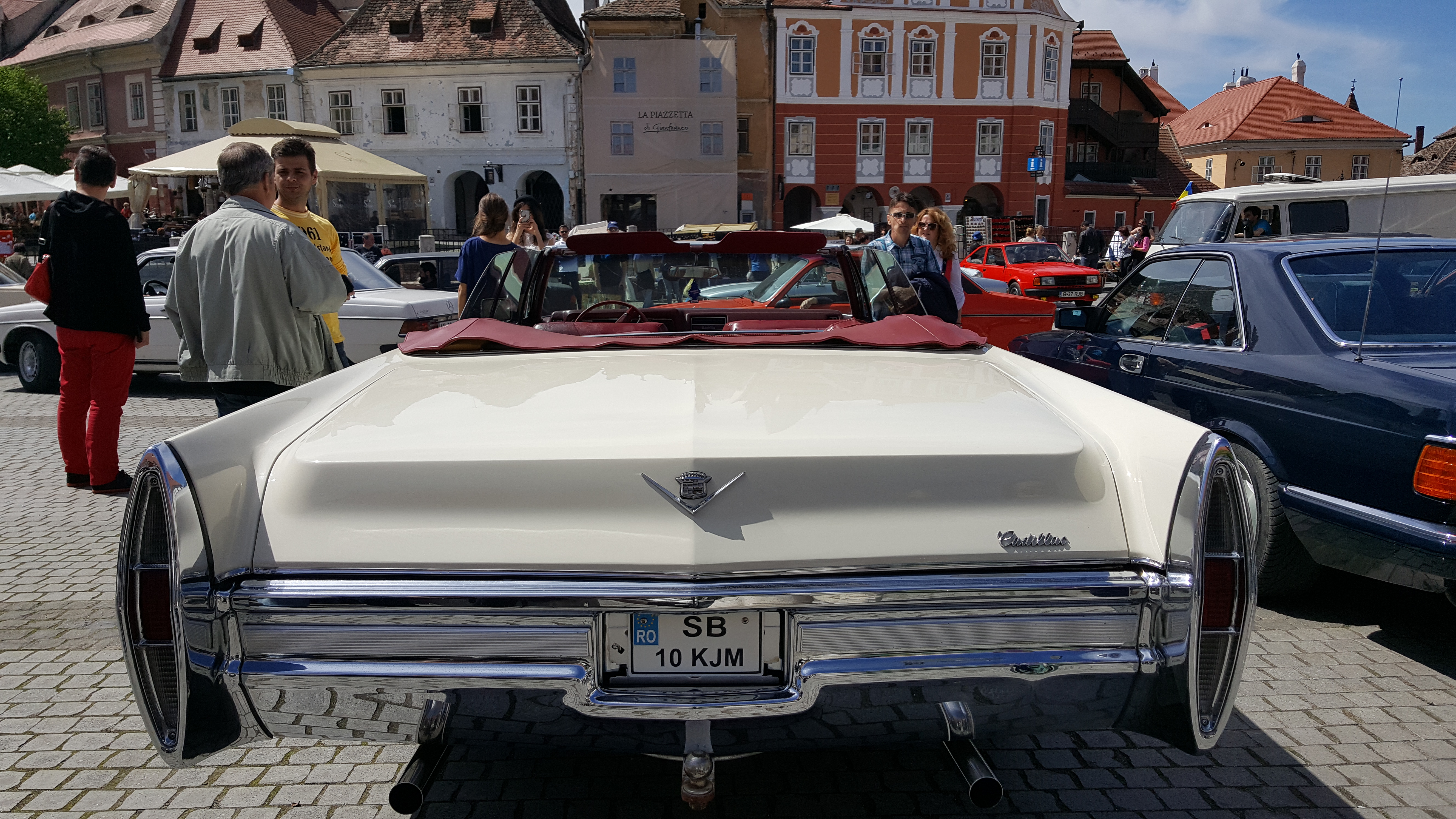 "Retro Parada Primăverii" organizată în zeci de oraşe din ţară! GALERIE FOTO