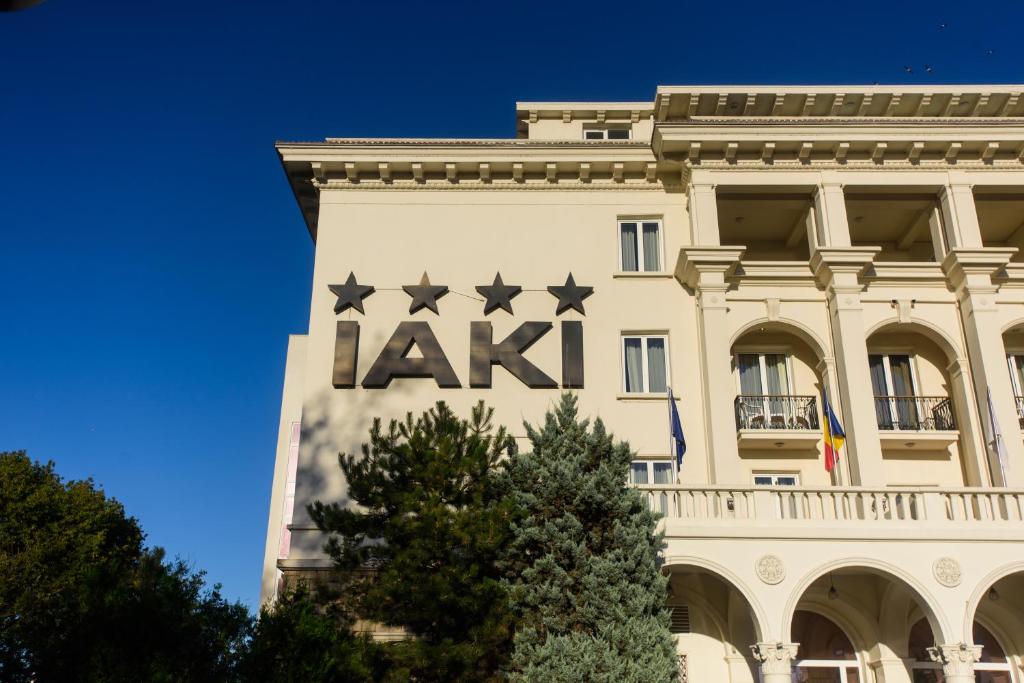 Cât costă o noapte de cazare în hotelul lui Gică Hagi din Mamaia în plin sezon estival 2025. Locația, renovată recent cu 2 milioane de euro