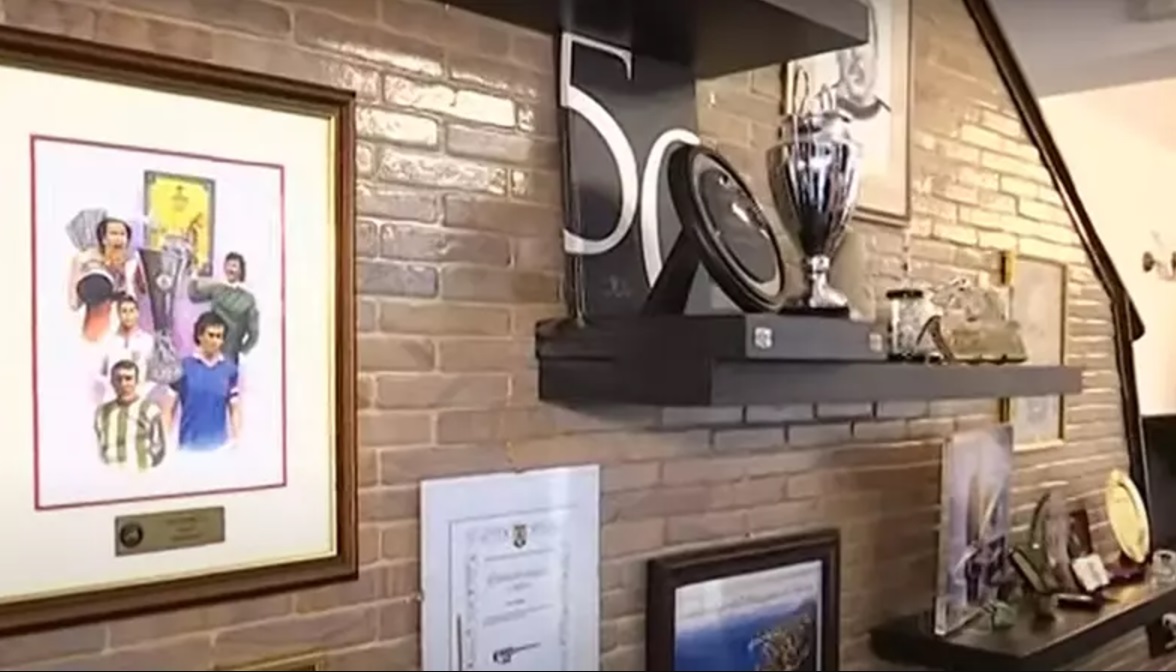 Imagini din casa în care a locuit Helmut Duckadam cu soția Alexandra și fiica Julianne. În vilă are și „scara președinților”