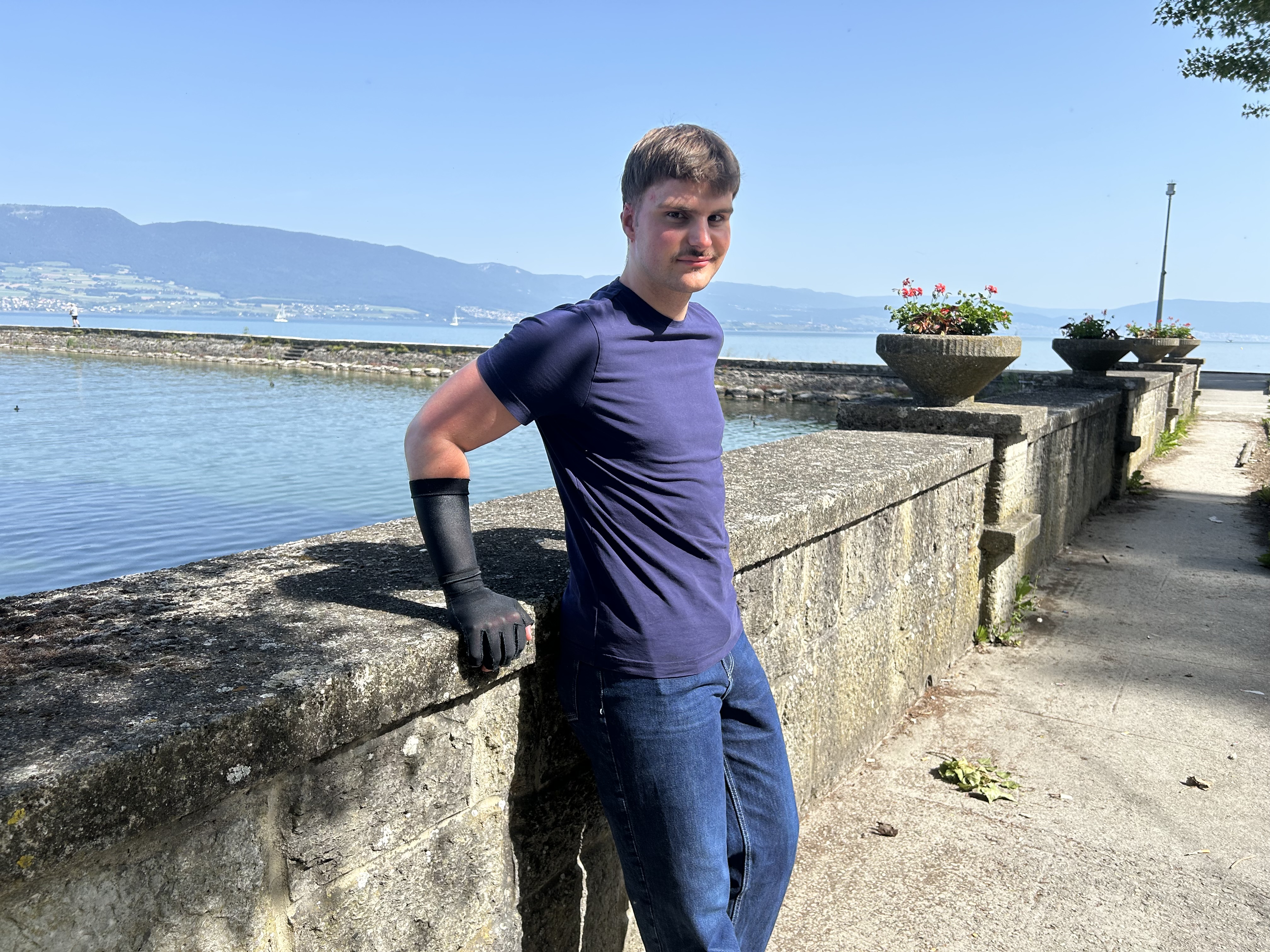 Cum a scăpat tânărul Noa Bersier din „Colectivul” elvețian: „Am rămas fără urechea dreaptă. Am și eu puțin farmec! Ceasul s-a topit pe încheietură... Sincer, acum sunt alt om”. Reportaj la Estavayer-le-Lac