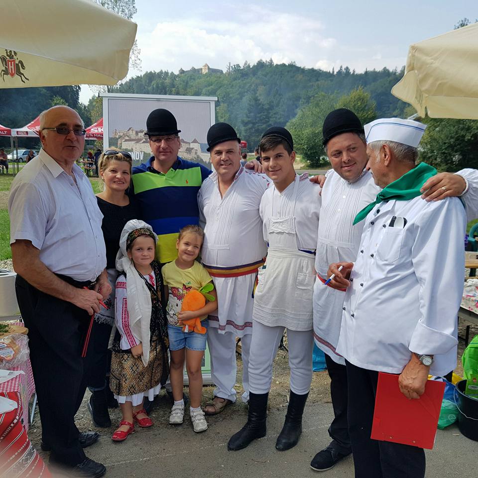 S-au întrecut în gătitul zupului, mâncarea tradițională a sașilor din Râșnov | GALERIE FOTO