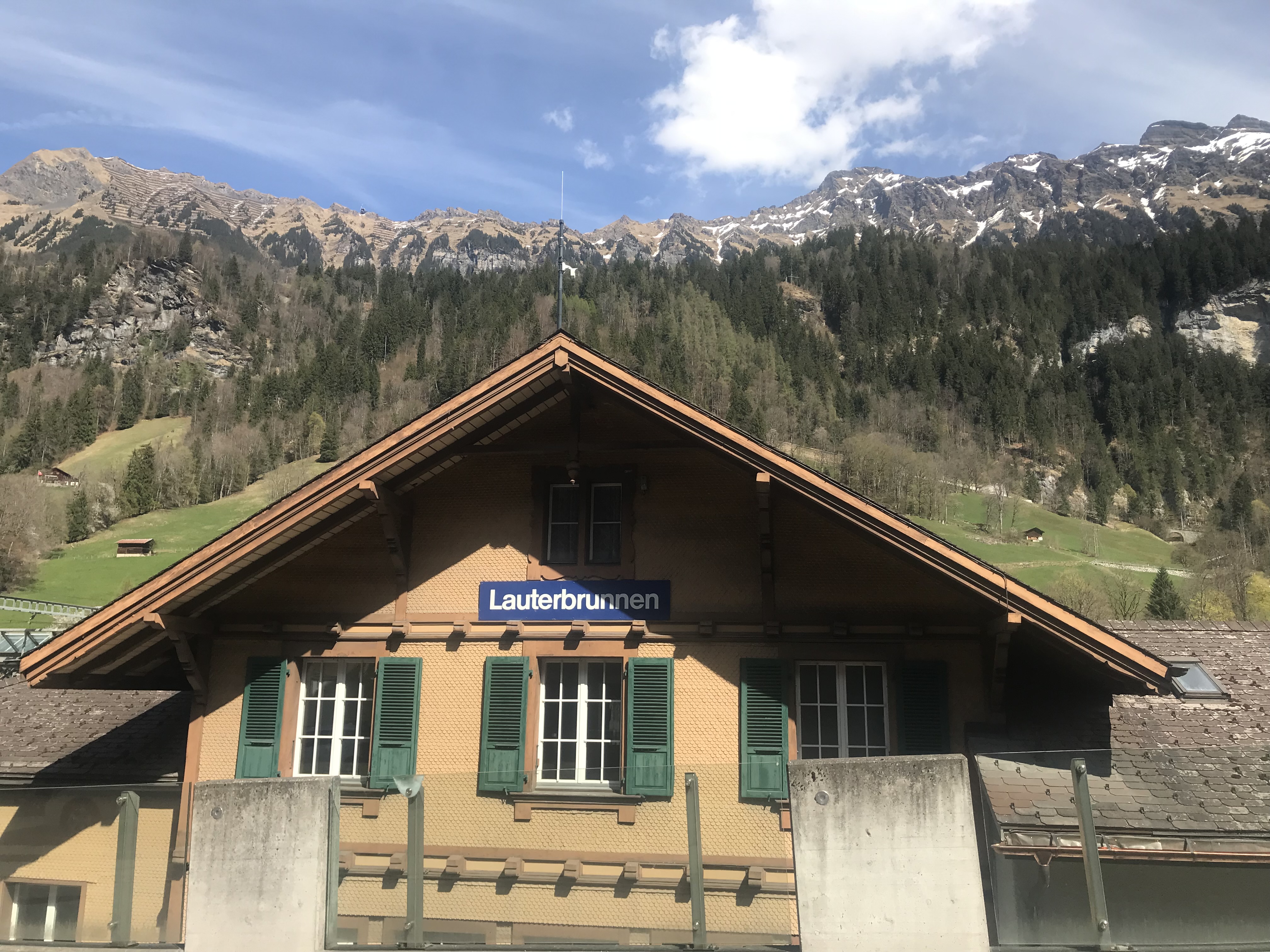 „Prea multe selfie-uri”. Un sat montan din Elveția introduce taxă de intrare din cauza afluenței de turiști