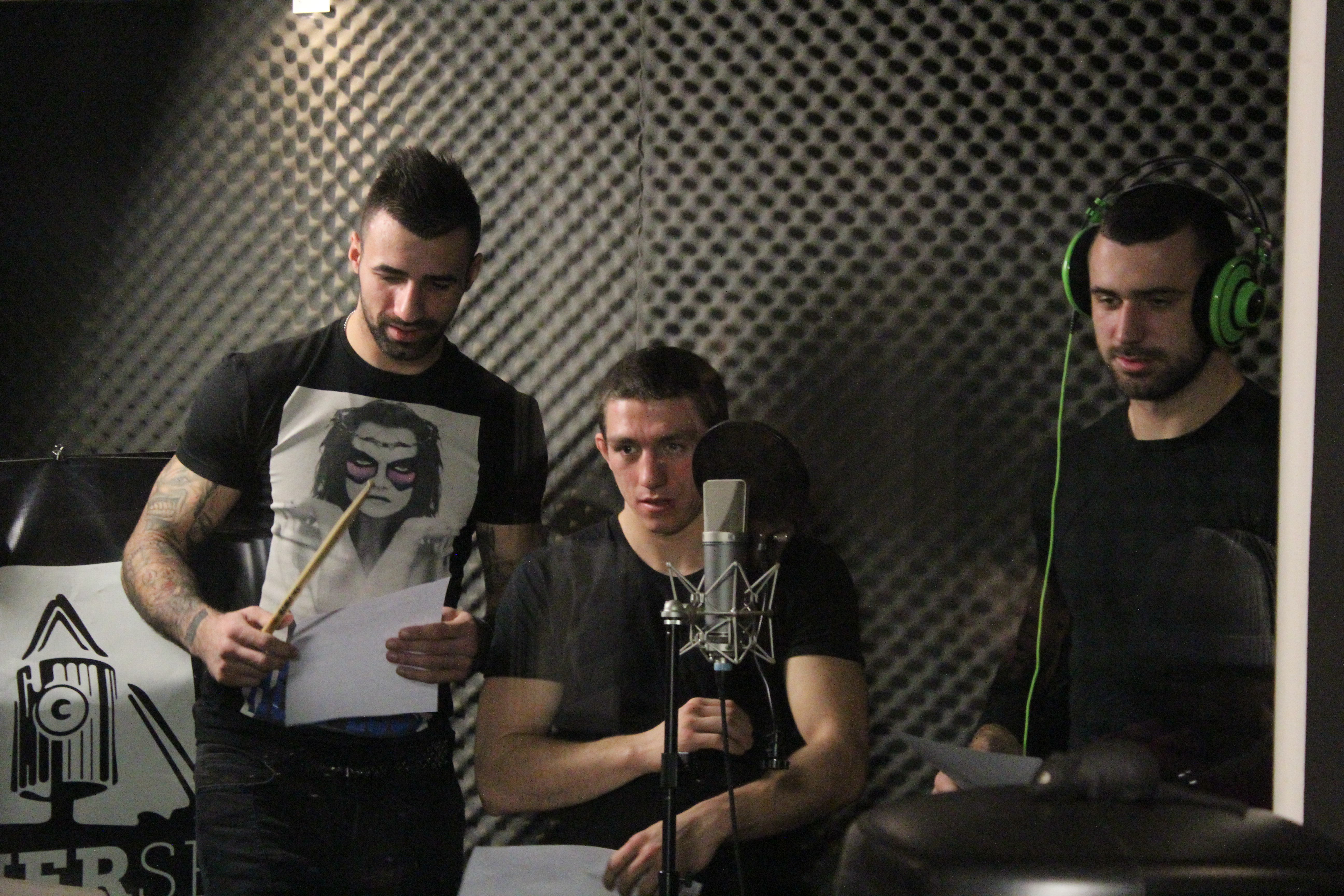 EXCLUSIV / Primiți cu colindul? Luptătorii Superkombat au intrat în studio! GALERIE FOTO&VIDEO