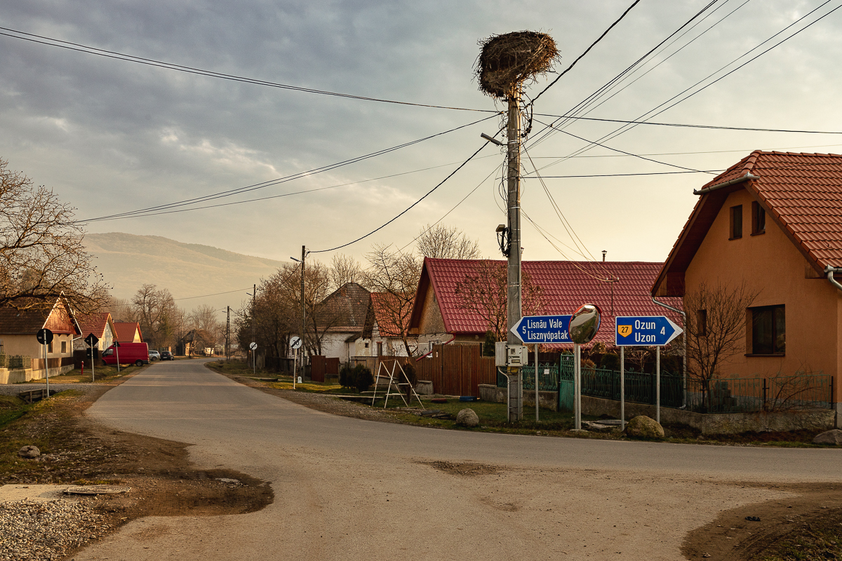 Cum arată Sărbătorile sfârșitului de an într-un sat majoritar maghiar din Covasna: „Degeaba ne văităm, pensia tot mică rămâne”