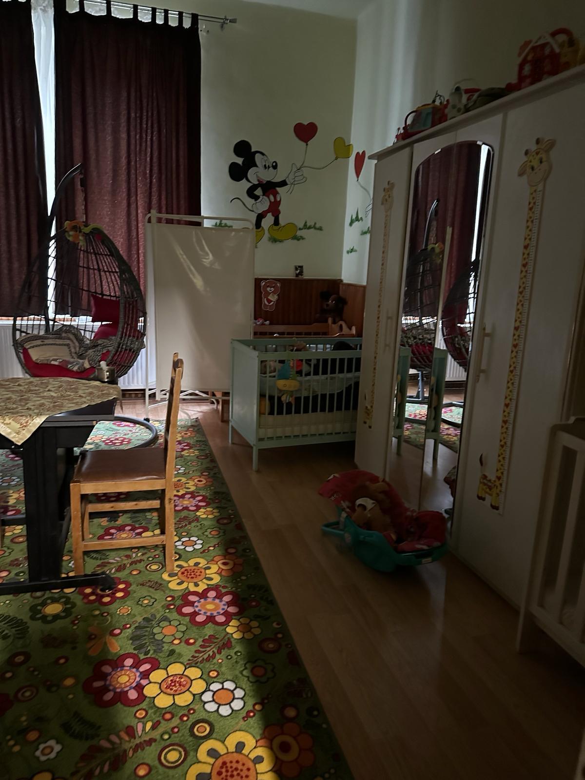 Imagini greu de privit din centrele unde copiii cu dizabilități erau ținuți încuiați cu zăvoare, ca să nu iasă din camere, în Mureș